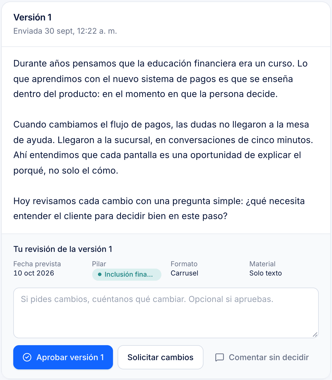 Revisión de la versión 1 de un contenido en LinkedC, con el texto completo y los botones Aprobar versión 1, Solicitar cambios y Comentar sin decidir.